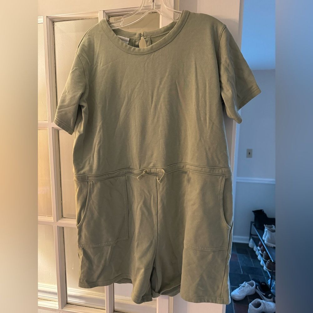 Columbia - athletic romper size XL